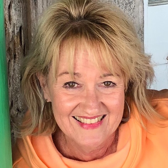 Meet your Posher, Janis - Picture 2 of 2